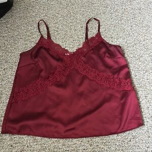 En Creme Burgundy Lace Trim Tank Top